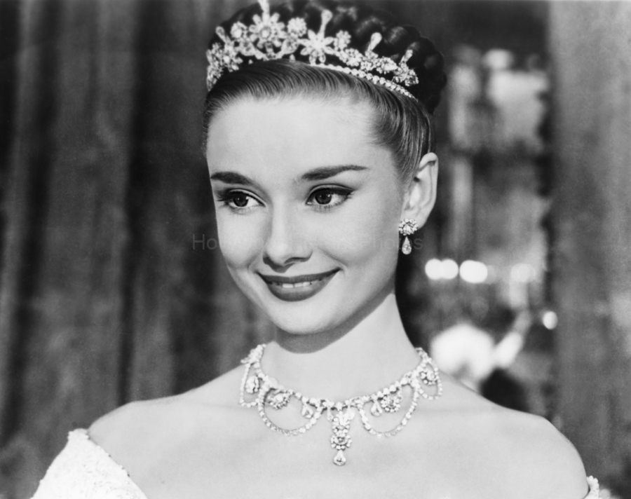 Audrey Hepburn 1953 2 WM.jpg